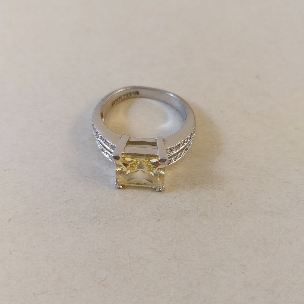 18 KGF  and Yellow Gemstone Ring - Picture 8 of 15